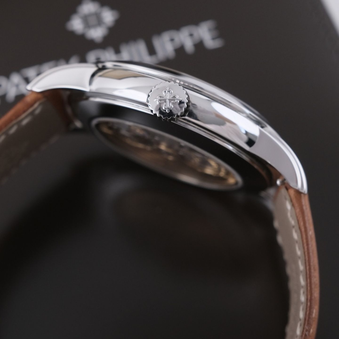 Patek Philippe Calatrava 5212A-001 - (7/8)