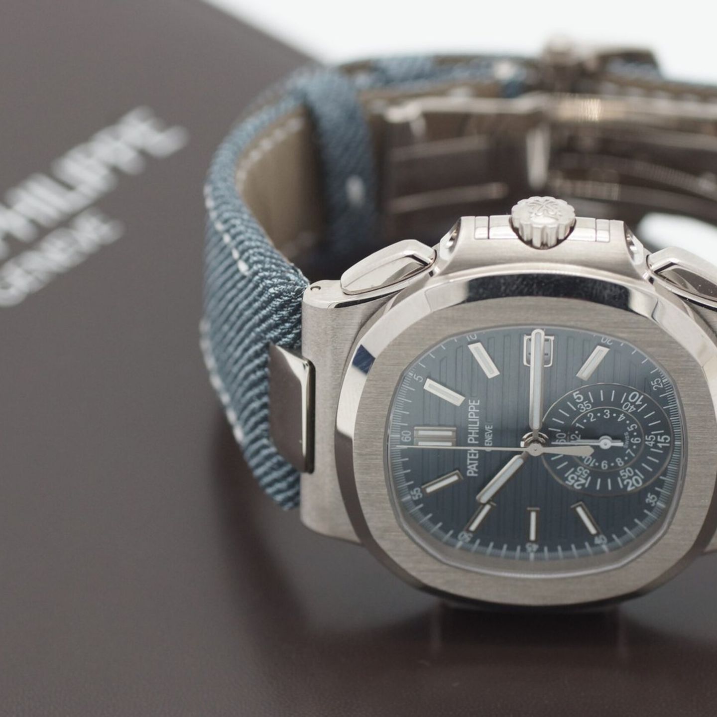 Patek Philippe Nautilus 5980 (2025) - 41mm (7/8)
