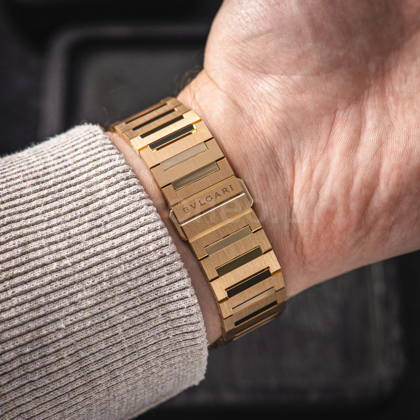 Bulgari Octo 104120 (2026) - Gold dial 37 mm Yellow Gold case (6/8)