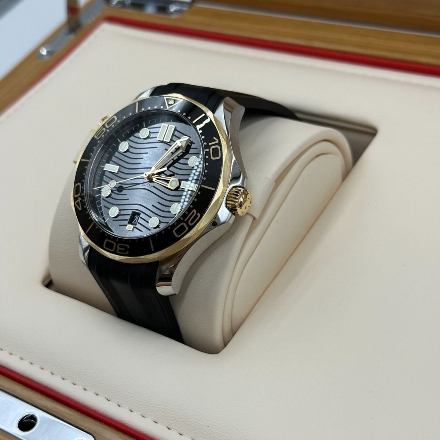 Omega Seamaster Diver 300 M 210.22.42.20.01.001 (2024) - Black dial 42 mm Steel case (5/8)