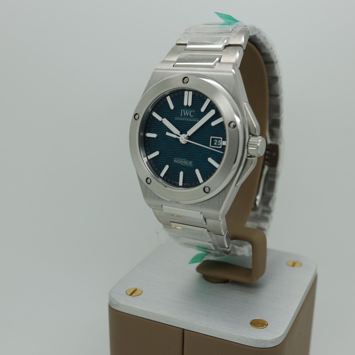 IWC Ingenieur Automatic IW328903 (2025) - Blue dial 40 mm Steel case (1/8)