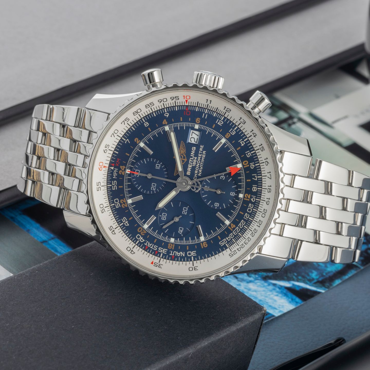 Breitling Navitimer World A24322 (2013) - 46mm Staal (2/8)