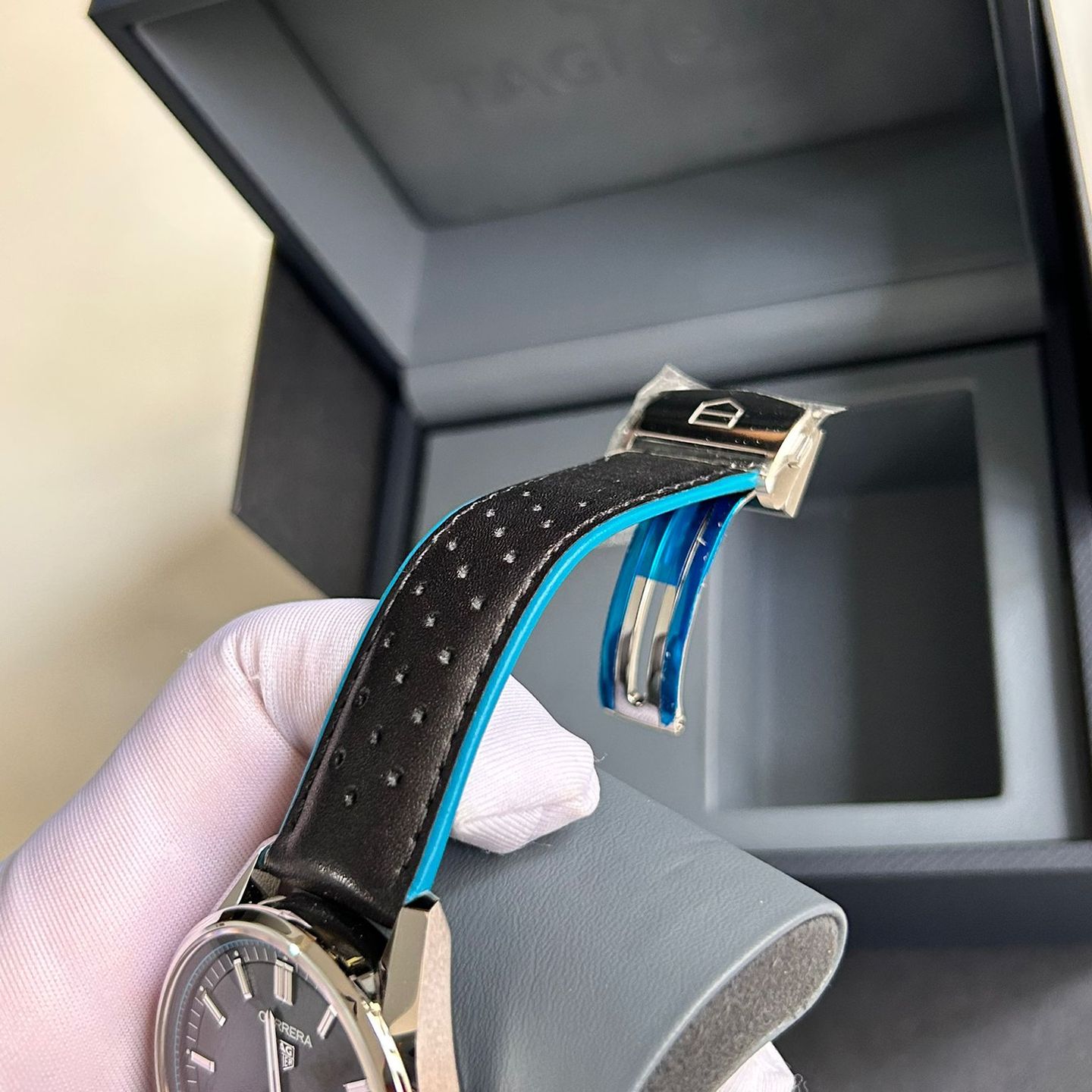 TAG Heuer Carrera WDA2110.FC6614 (2025) - Black dial 41 mm Steel case (2/8)