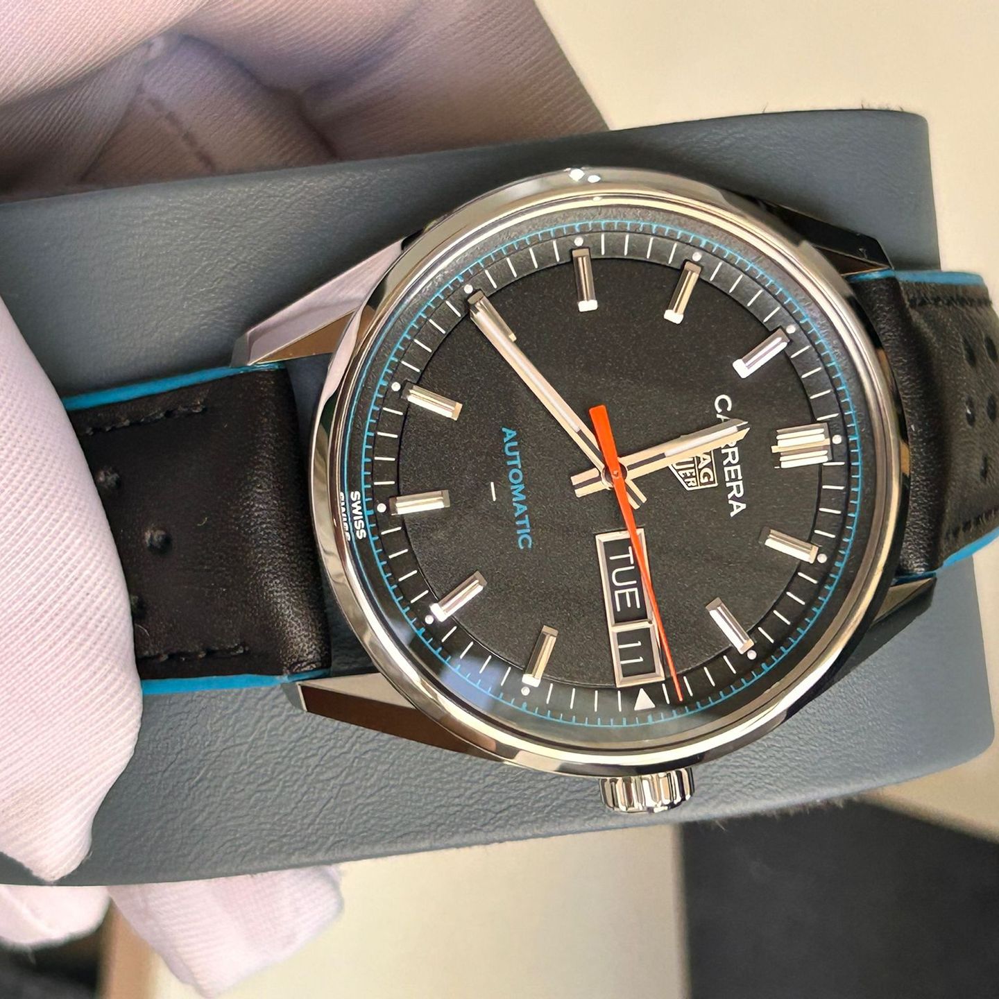 TAG Heuer Carrera WDA2110.FC6614 (2025) - Black dial 41 mm Steel case (5/8)