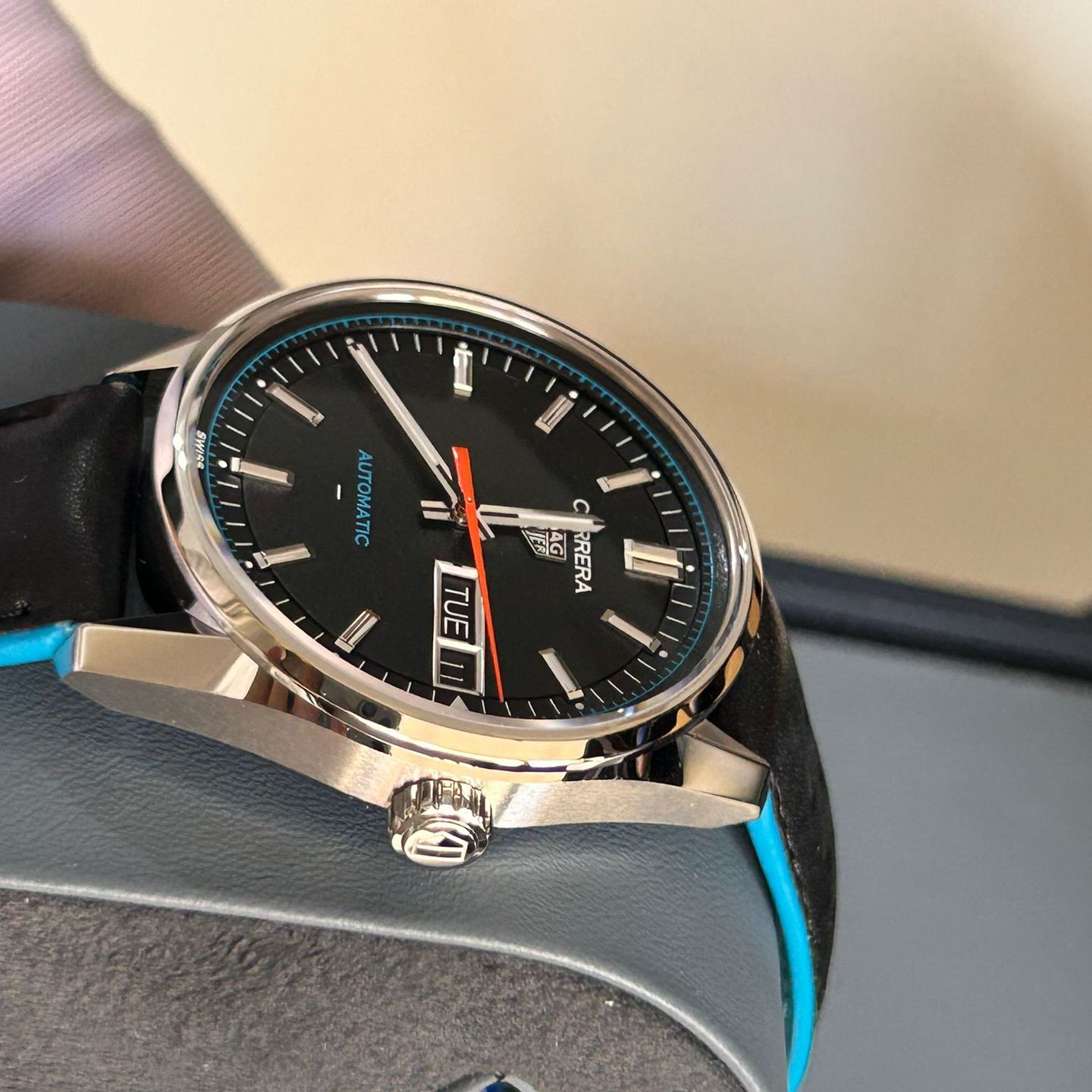 TAG Heuer Carrera WDA2110.FC6614 (2025) - Black dial 41 mm Steel case (6/8)