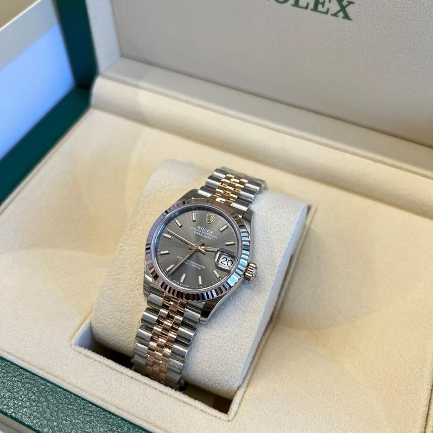 Rolex Datejust 278271 (2025) - Grey dial 37 mm Gold/Steel case (3/5)