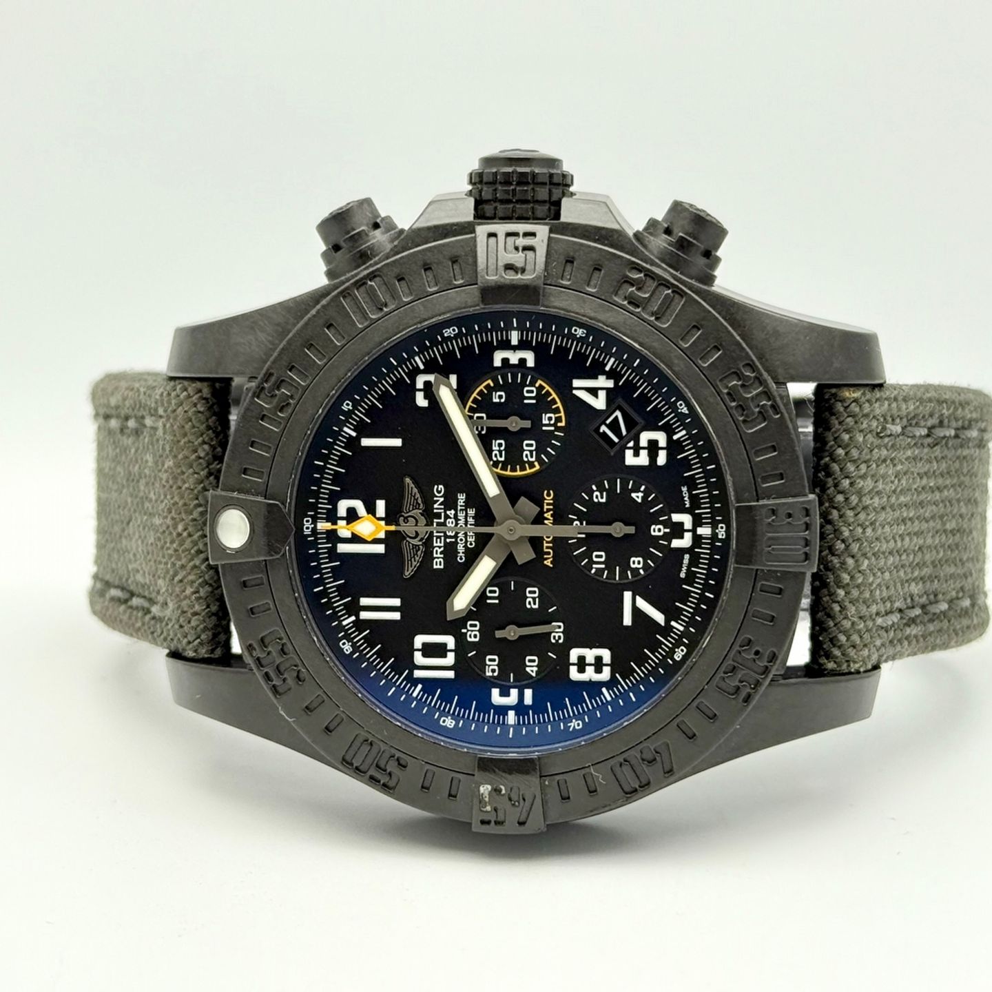 Breitling Avenger Hurricane XB0180 (2018) - Black dial 45 mm Plastic case (2/8)