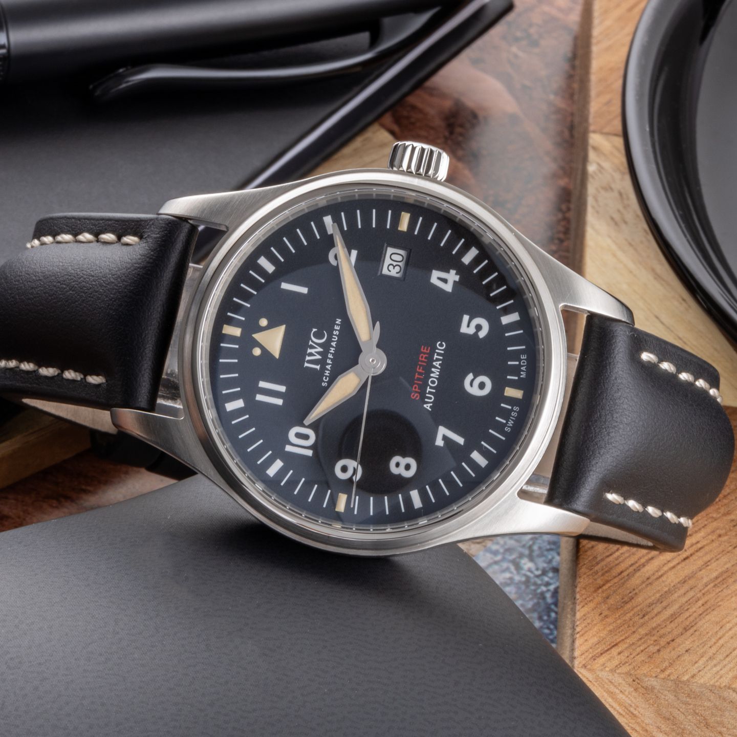 IWC Pilot IW326803 (Onbekend (willekeurig serienummer)) - Zwart wijzerplaat 39mm Staal (2/8)