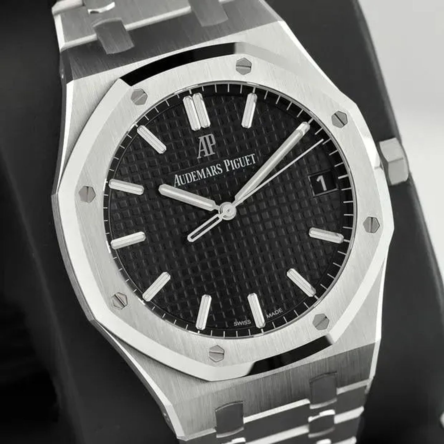 Audemars Piguet Royal Oak Selfwinding 15500ST.OO.1220ST.03 (2022) - Zwart wijzerplaat 41mm Staal (1/6)