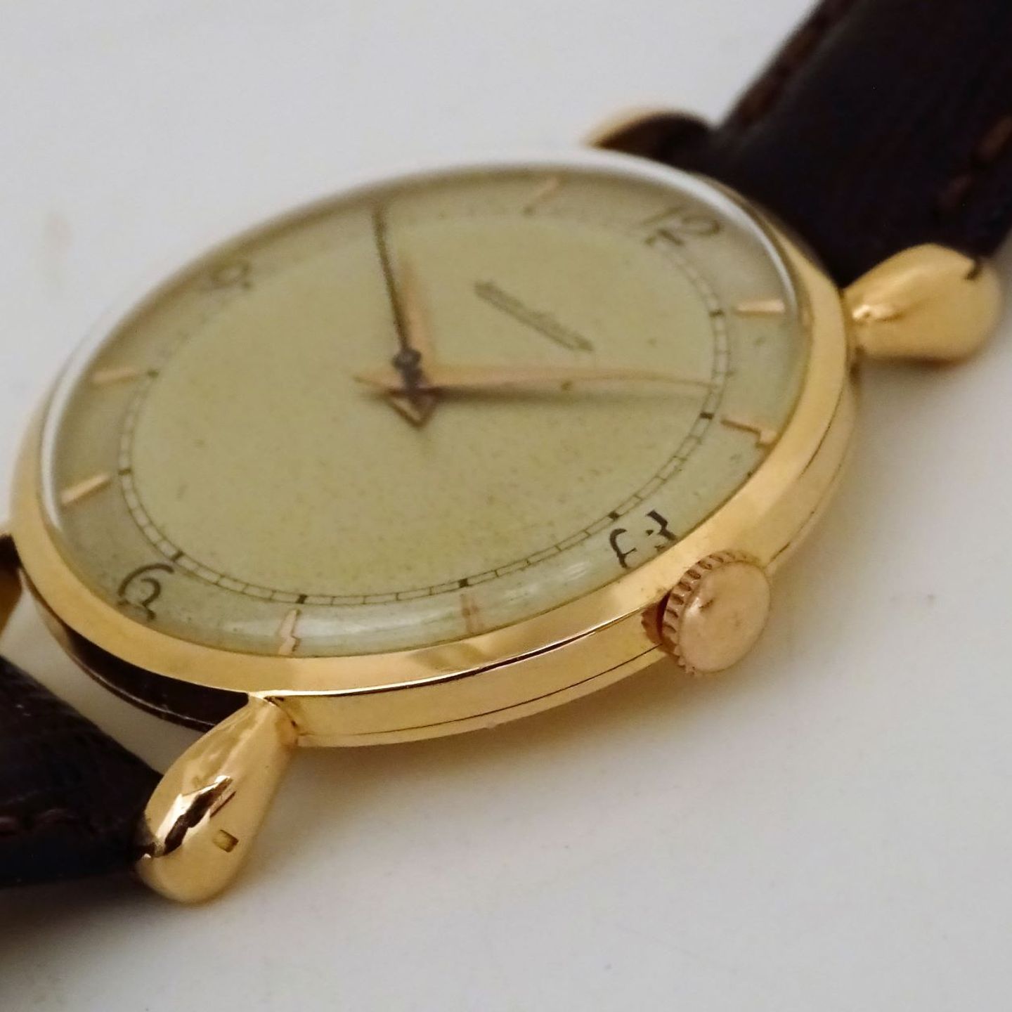 Jaeger-LeCoultre Vintage Unknown (1945) - Champagne dial 35 mm Red Gold case (3/8)