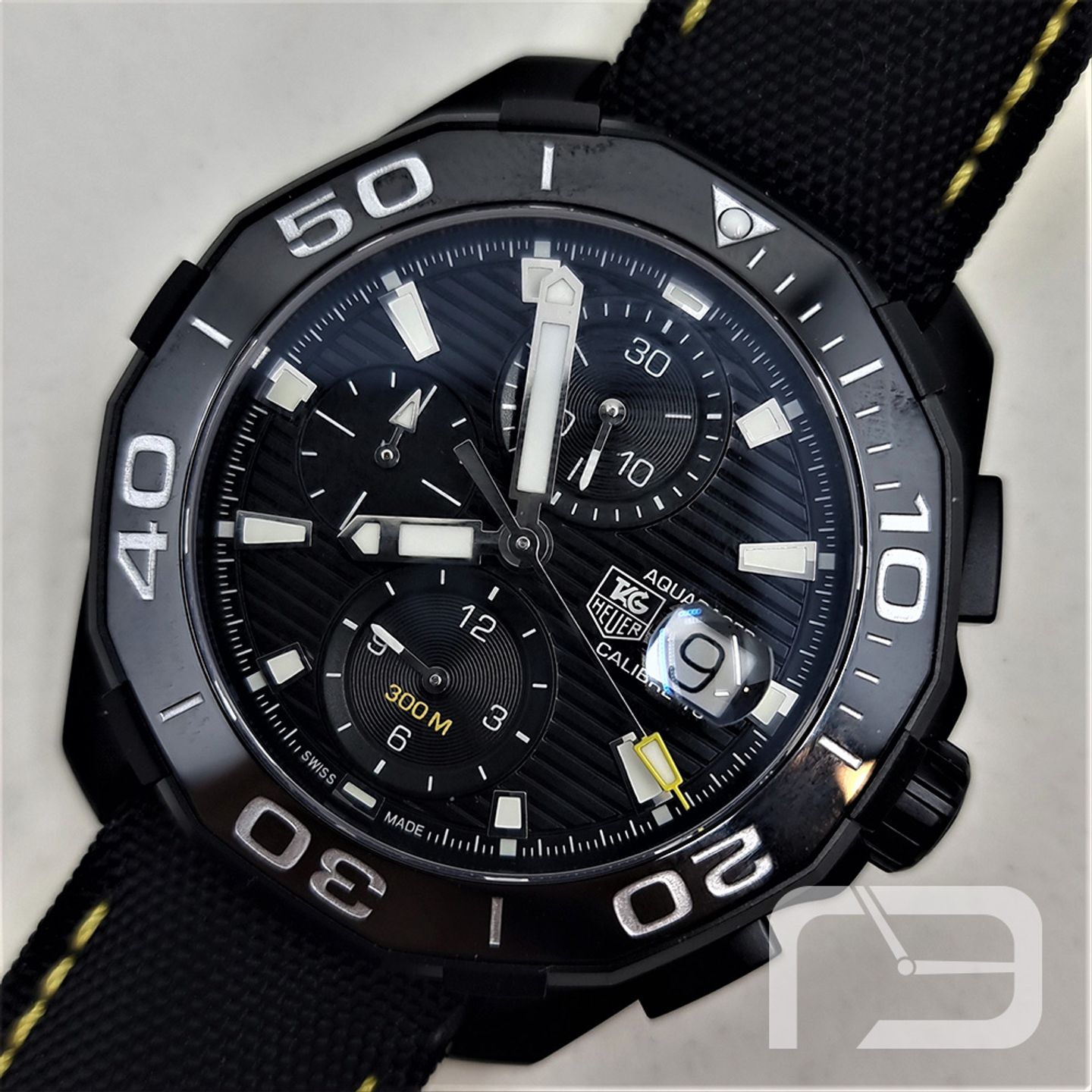 TAG Heuer Aquaracer 300M CAY218A.FC6361 (2024) - Zwart wijzerplaat 43mm Titanium (1/8)