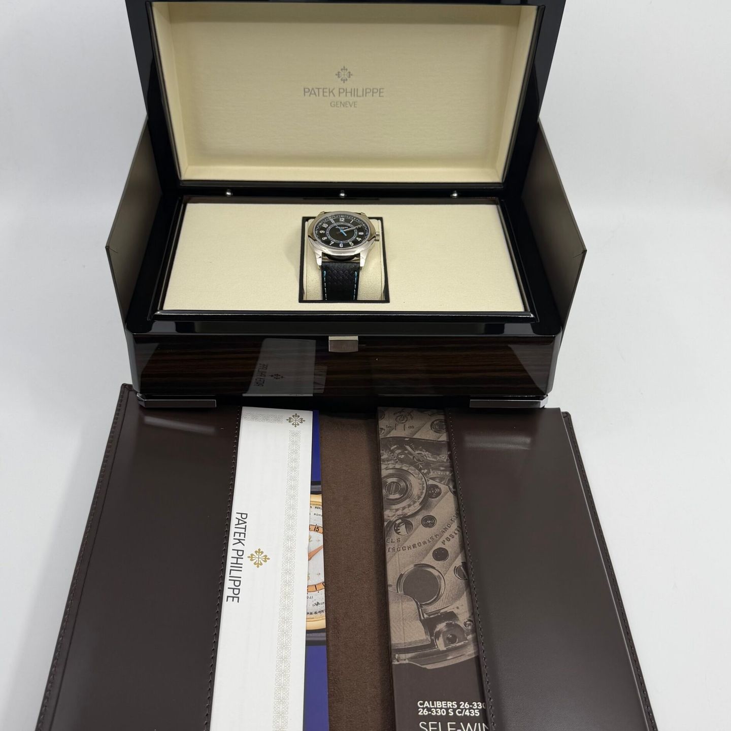 Patek Philippe Calatrava 6007G-011 (2026) - Black dial 40 mm White Gold case (3/8)