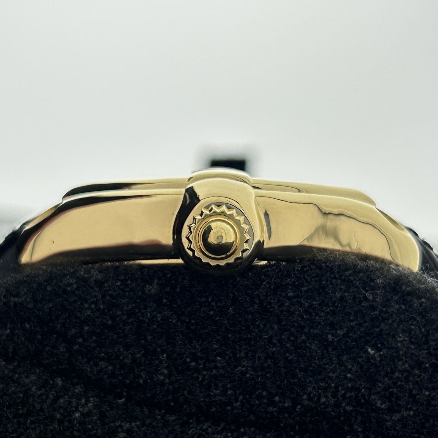 Cartier Roadster W62005V2 (Unknown (random serial)) - 37 mm Yellow Gold case (3/8)