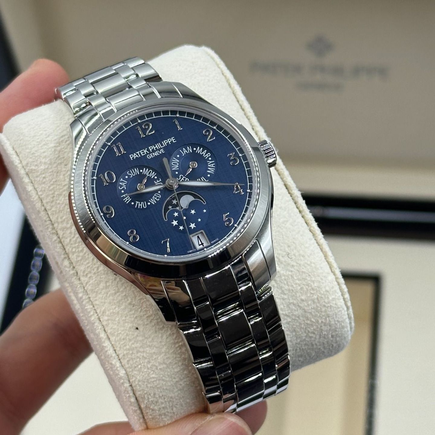 Patek Philippe Annual Calendar 4947/1A-001 (2024) - Blauw wijzerplaat 38mm Staal (7/8)