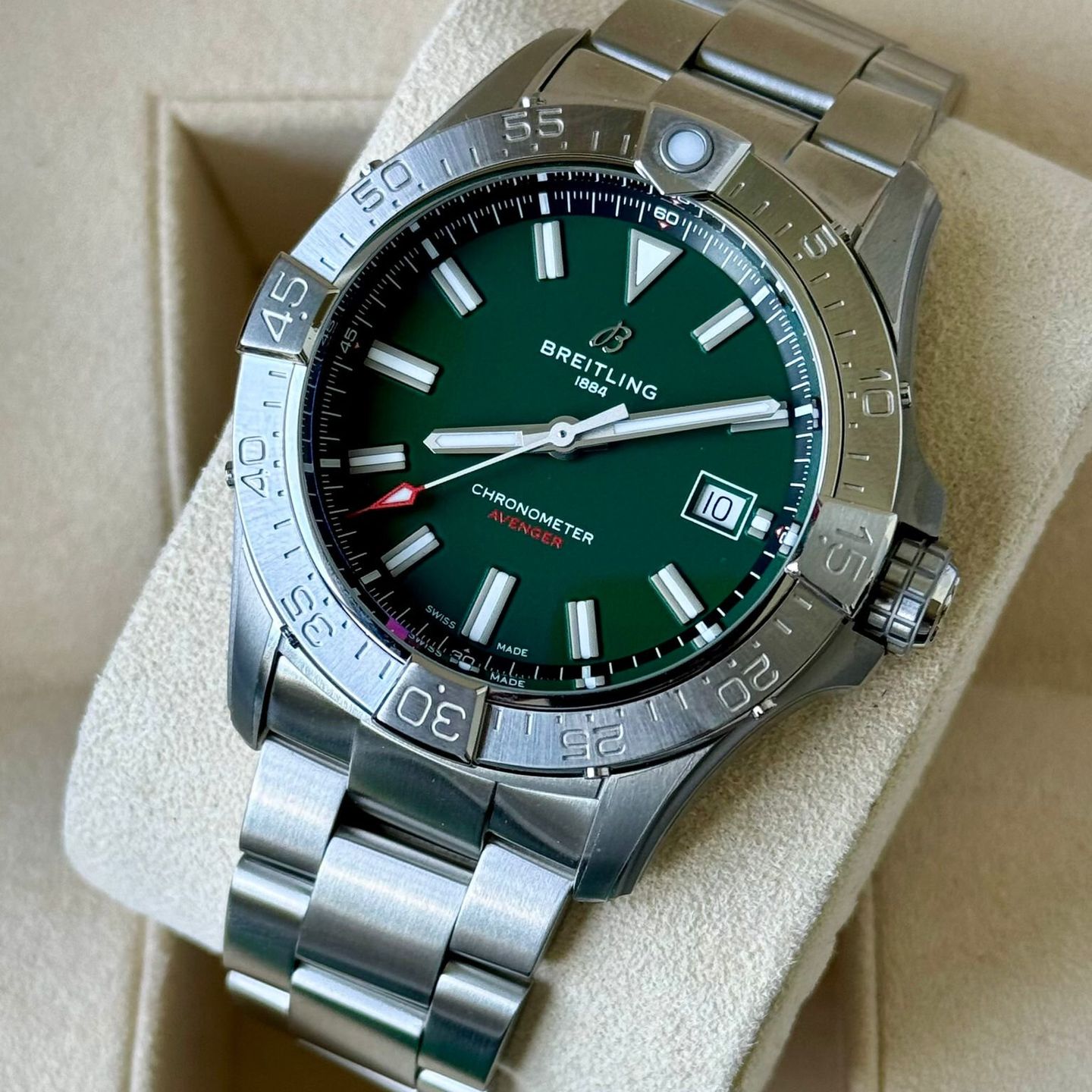 Breitling Avenger A17328101L1A1 (2024) - Groen wijzerplaat 42mm Staal (3/7)