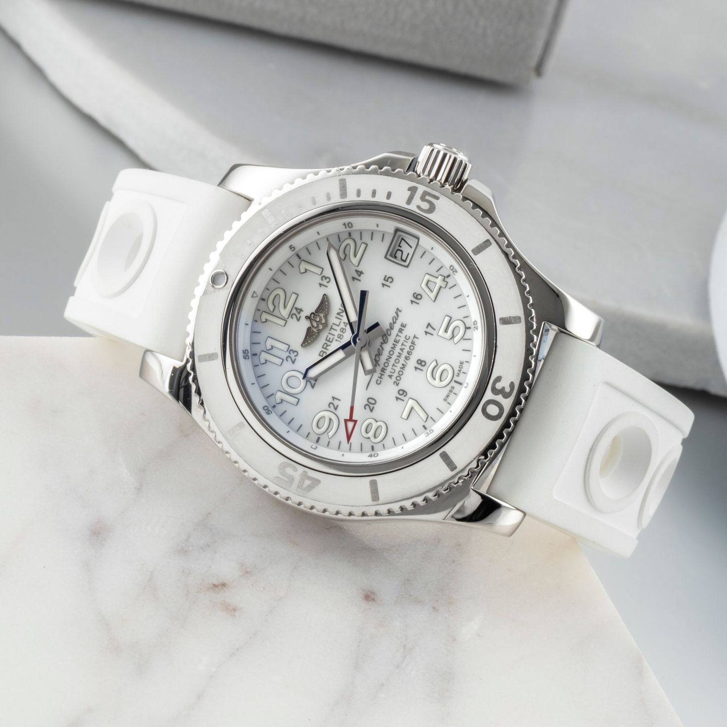 Breitling Superocean II 36 A17312 (2017) - White dial 36 mm Steel case (2/8)