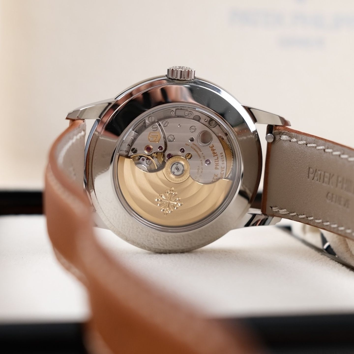 Patek Philippe Calatrava 5212A-001 (2024) - Silver dial 40 mm Steel case (7/8)