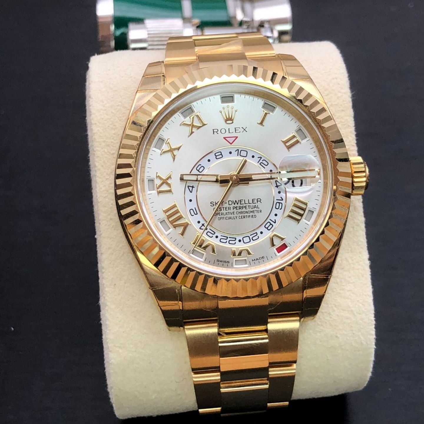 Rolex Sky-Dweller 326938 (2021) - Silver dial 42 mm Yellow Gold case (8/8)