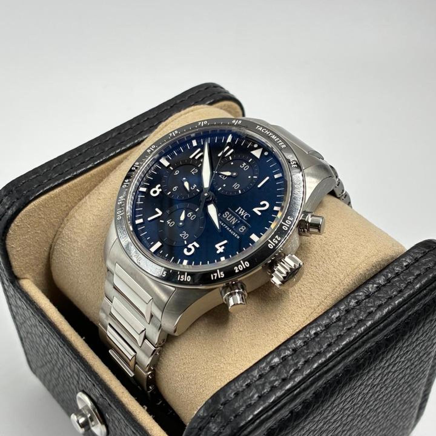 IWC Pilot IW388304 - (2/5)