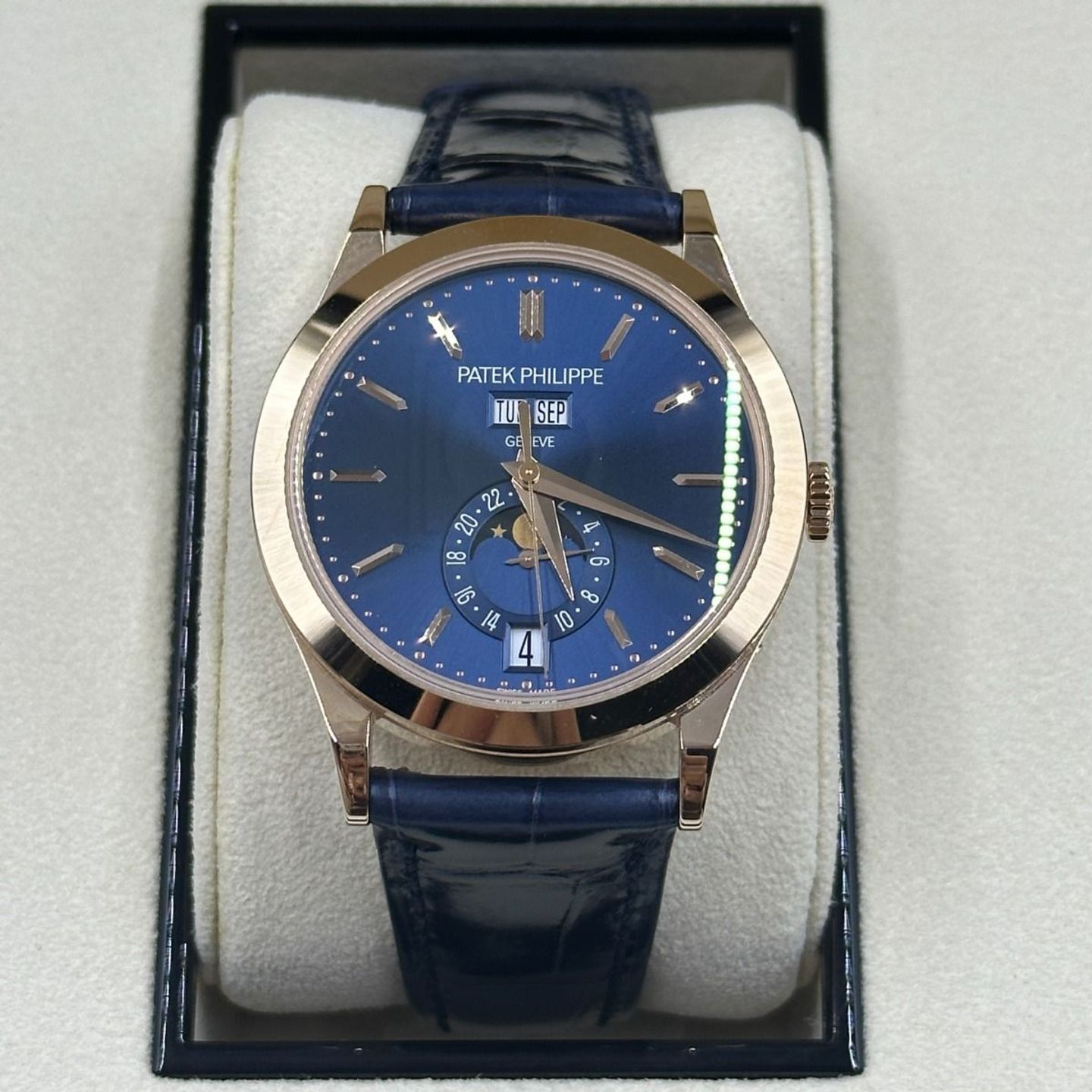 Patek Philippe Annual Calendar 5396R-014 (2020) - Blue dial 38 mm Rose Gold case (4/8)