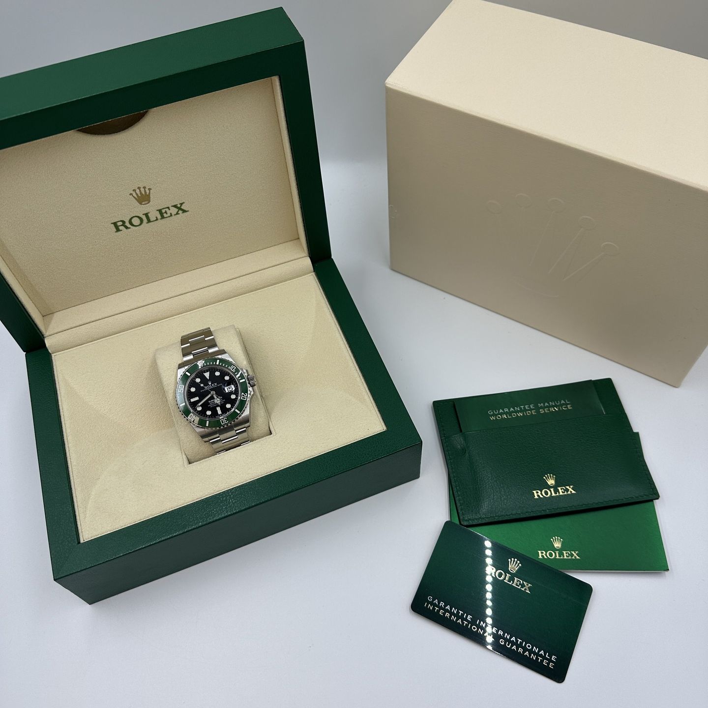 Rolex Submariner Date 126610LV (Onbekend (willekeurig serienummer)) - Zwart wijzerplaat 41mm Staal (2/8)