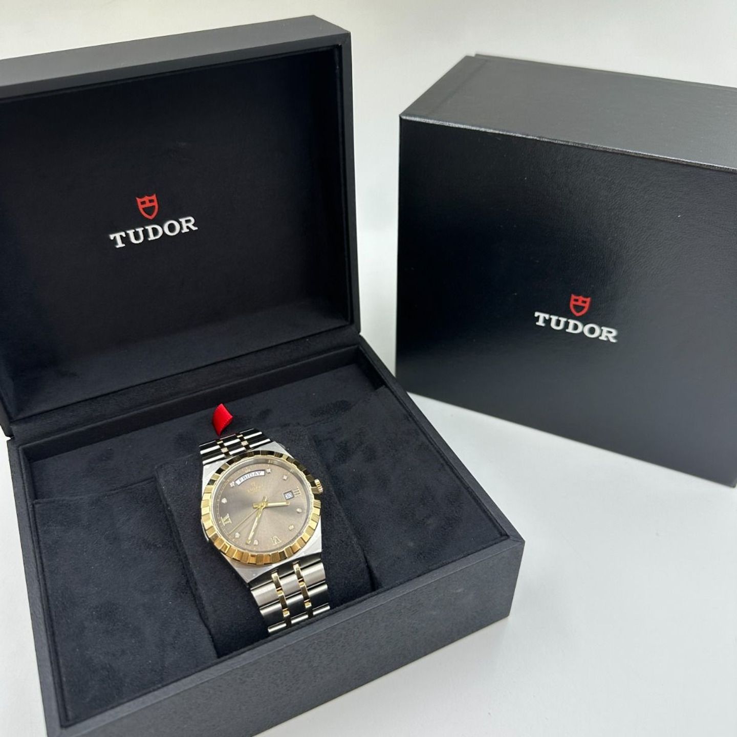 Tudor Royal 28603-0008 (2023) - Bruin wijzerplaat 41mm Staal (3/8)