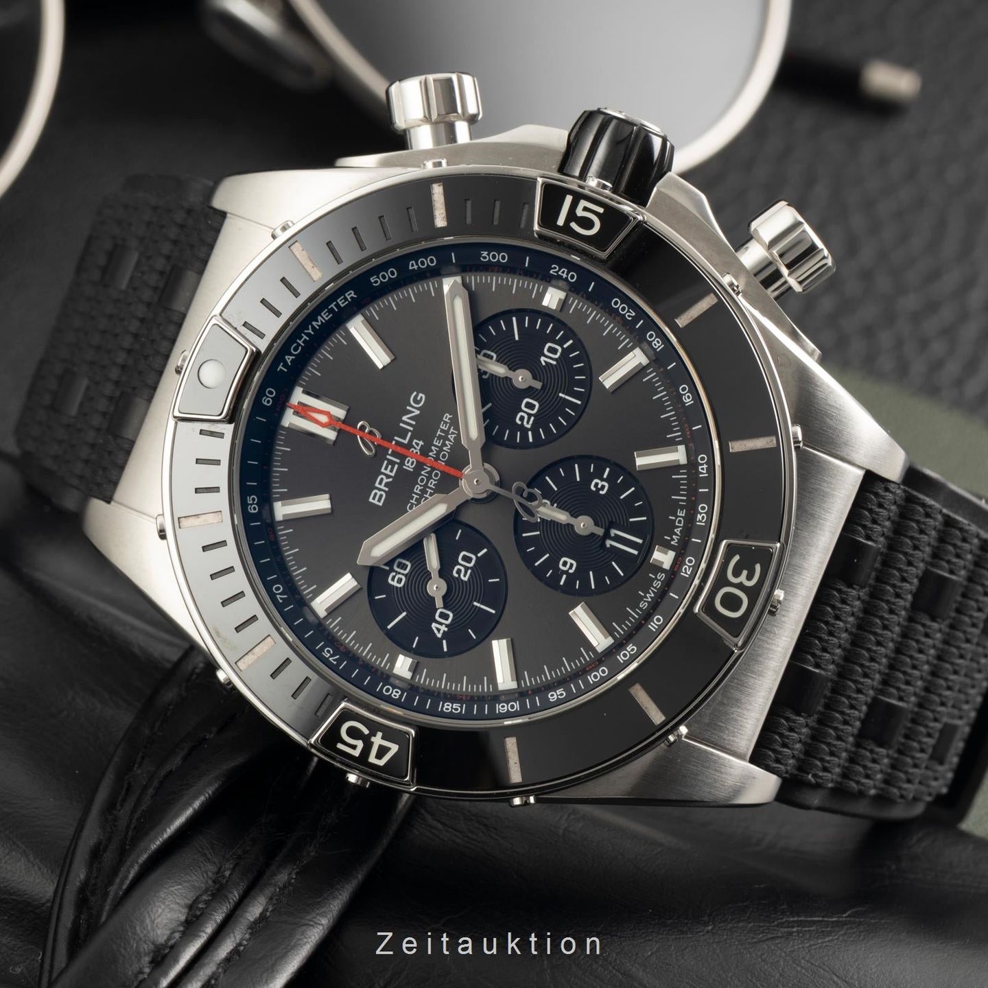 Breitling Chronomat AB0136251B2S1 (Onbekend (willekeurig serienummer)) - Zwart wijzerplaat 44mm Staal (2/8)