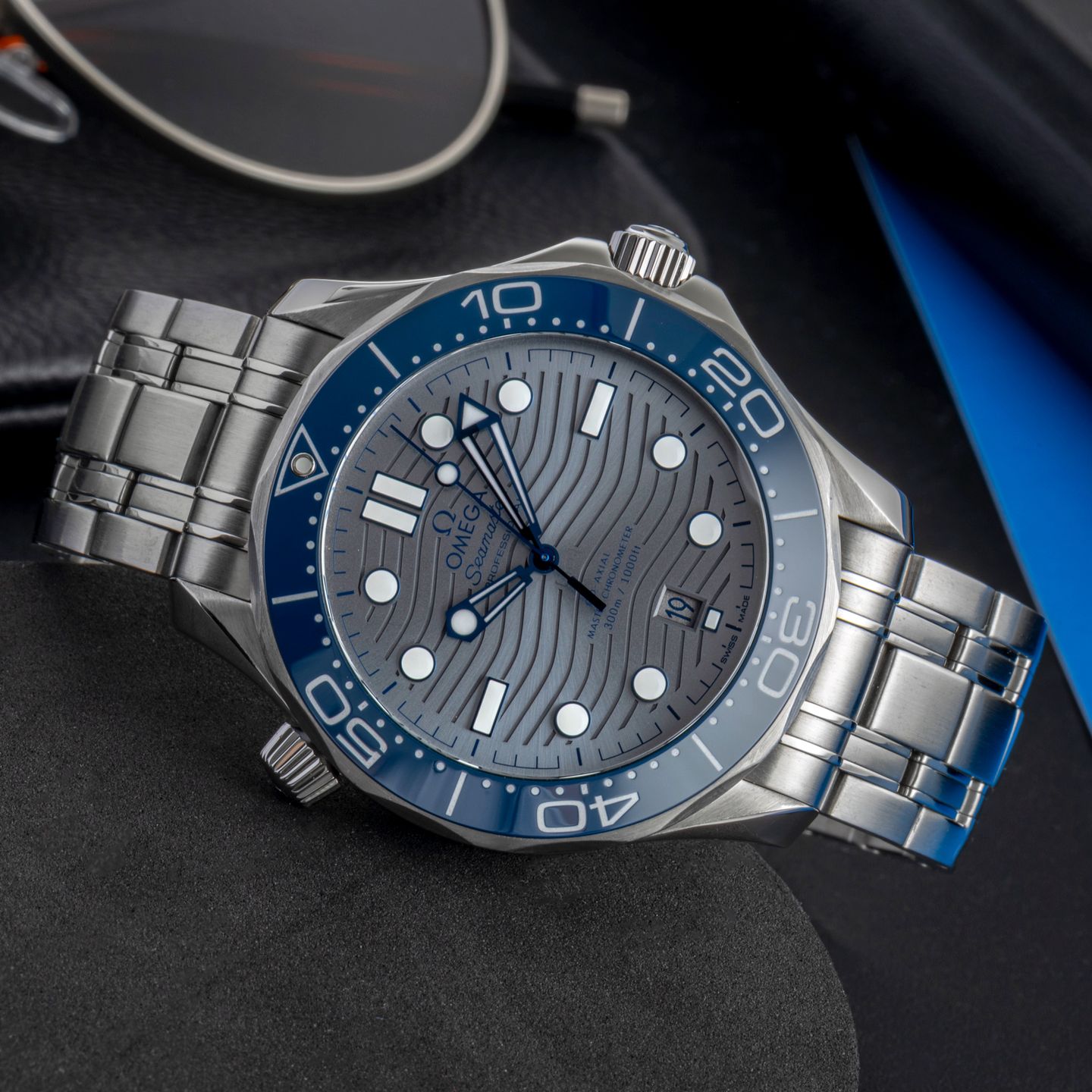 Omega Seamaster Diver 300 M 210.30.42.20.06.001 (Unknown (random serial)) - Grey dial 42 mm Steel case (2/8)