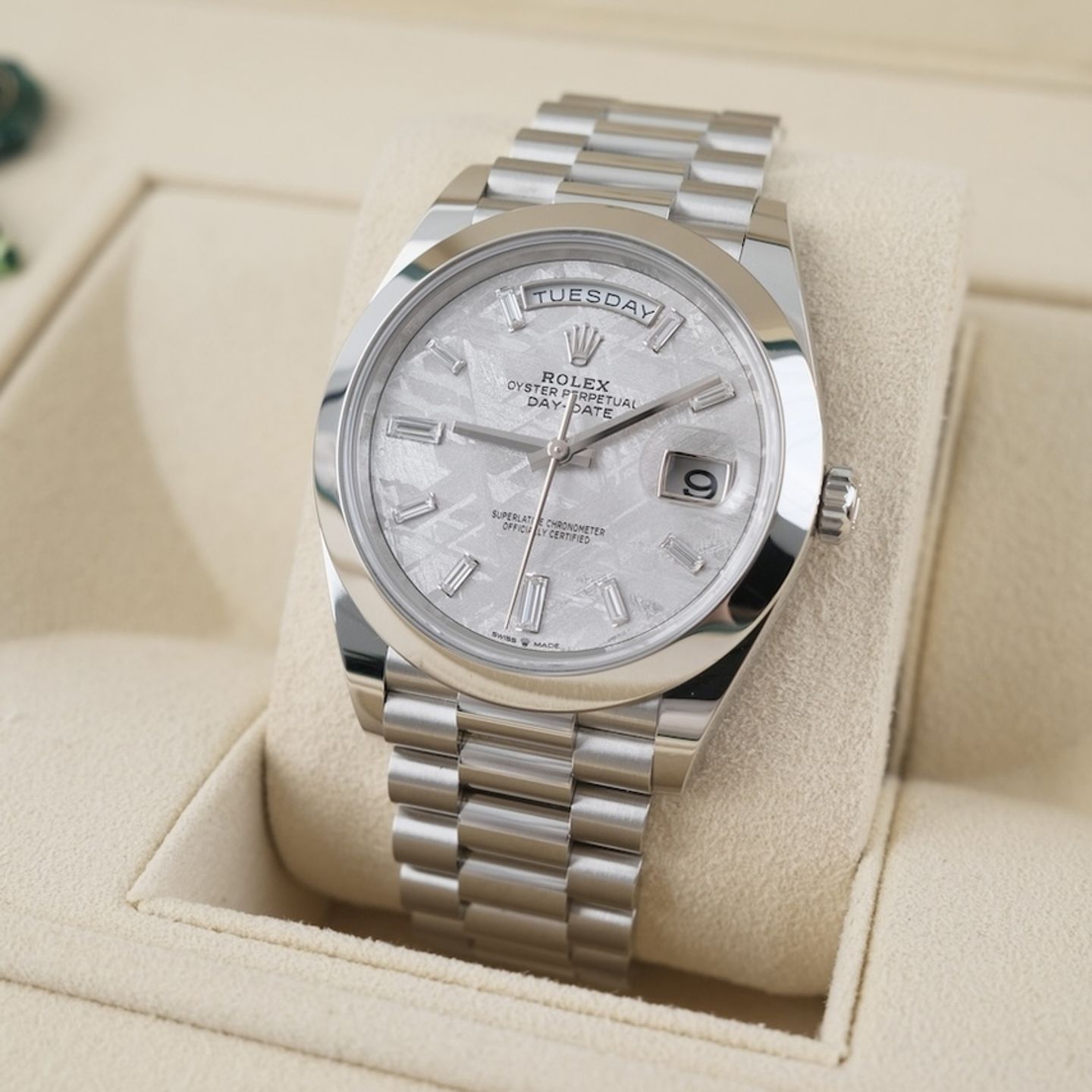 Rolex Day-Date 40 228206 (2021) - Silver dial 40 mm Platinum case (2/8)