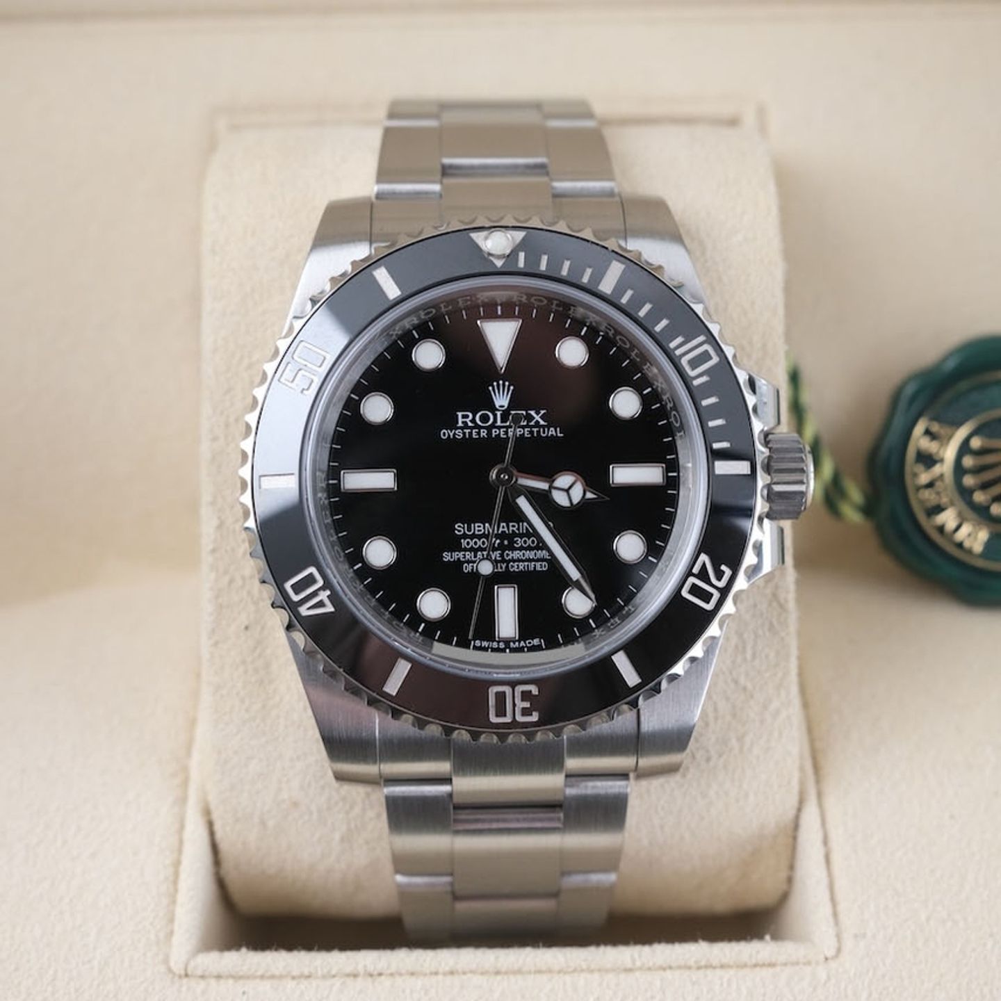 Rolex Submariner No Date 114060 (2016) - Black dial 40 mm Steel case (2/8)