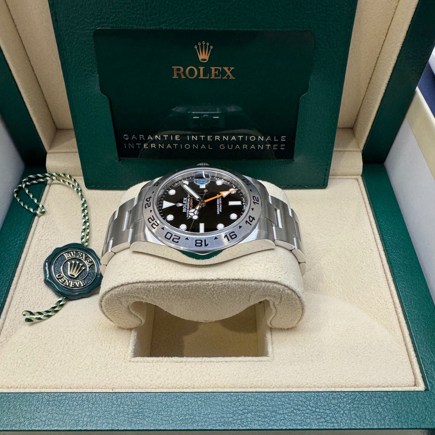 Rolex Explorer II 226570 (2024) - 42 mm Steel case (4/6)