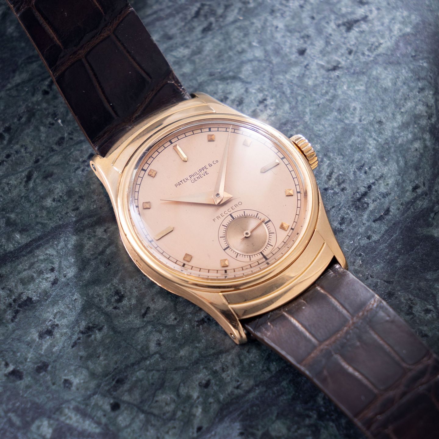 Patek Philippe Annual Calendar 5396/1G-001 (1930) - Blue dial 38 mm White Gold case (1/8)