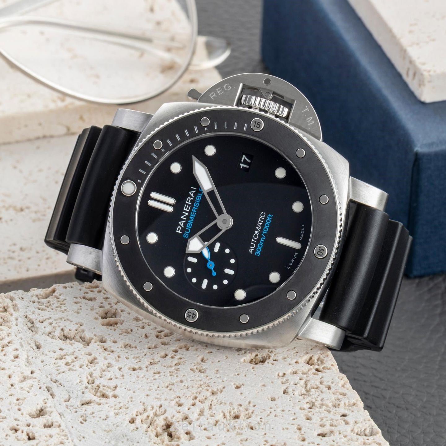 Panerai Luminor Submersible PAM00683 - (2/8)