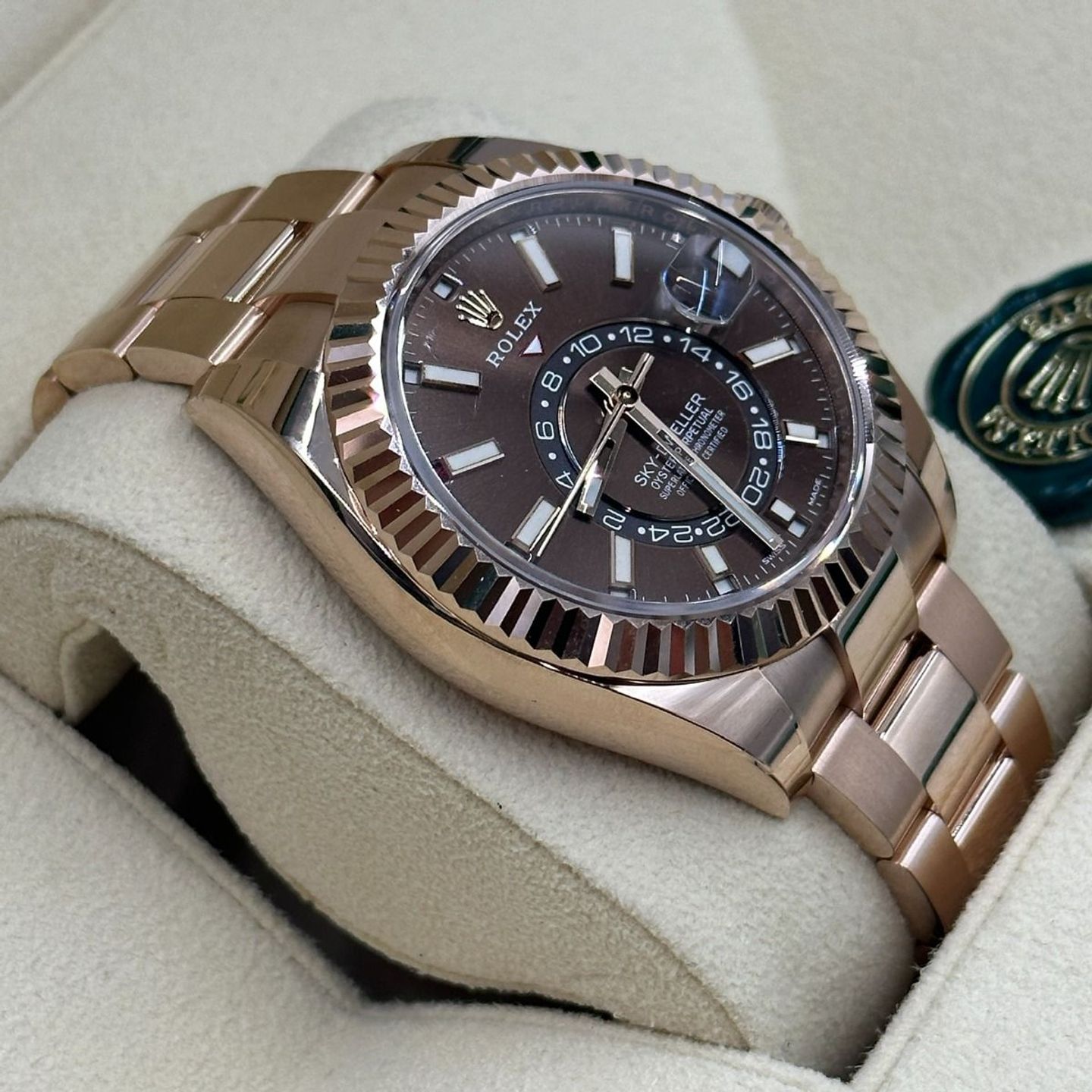 Rolex Sky-Dweller 326935 (2023) - Bruin wijzerplaat 42mm Roségoud (6/8)