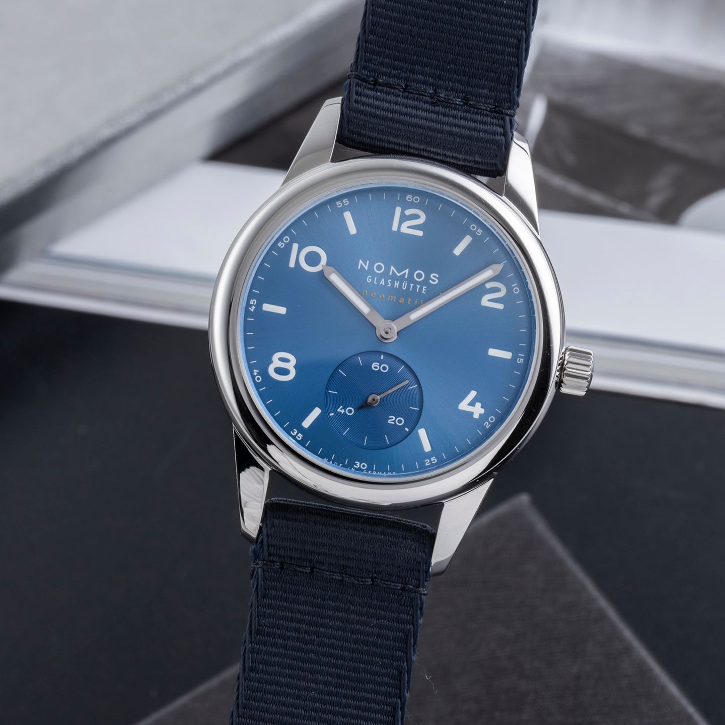 NOMOS Club Automat 750 - (3/8)