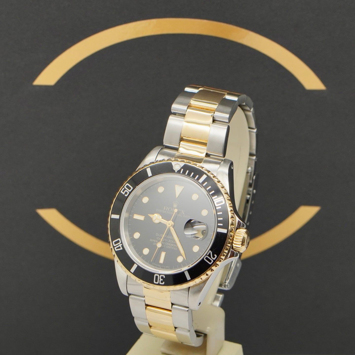 Rolex Submariner Date 16613 (1995) - Black dial 40 mm Gold/Steel case (2/7)