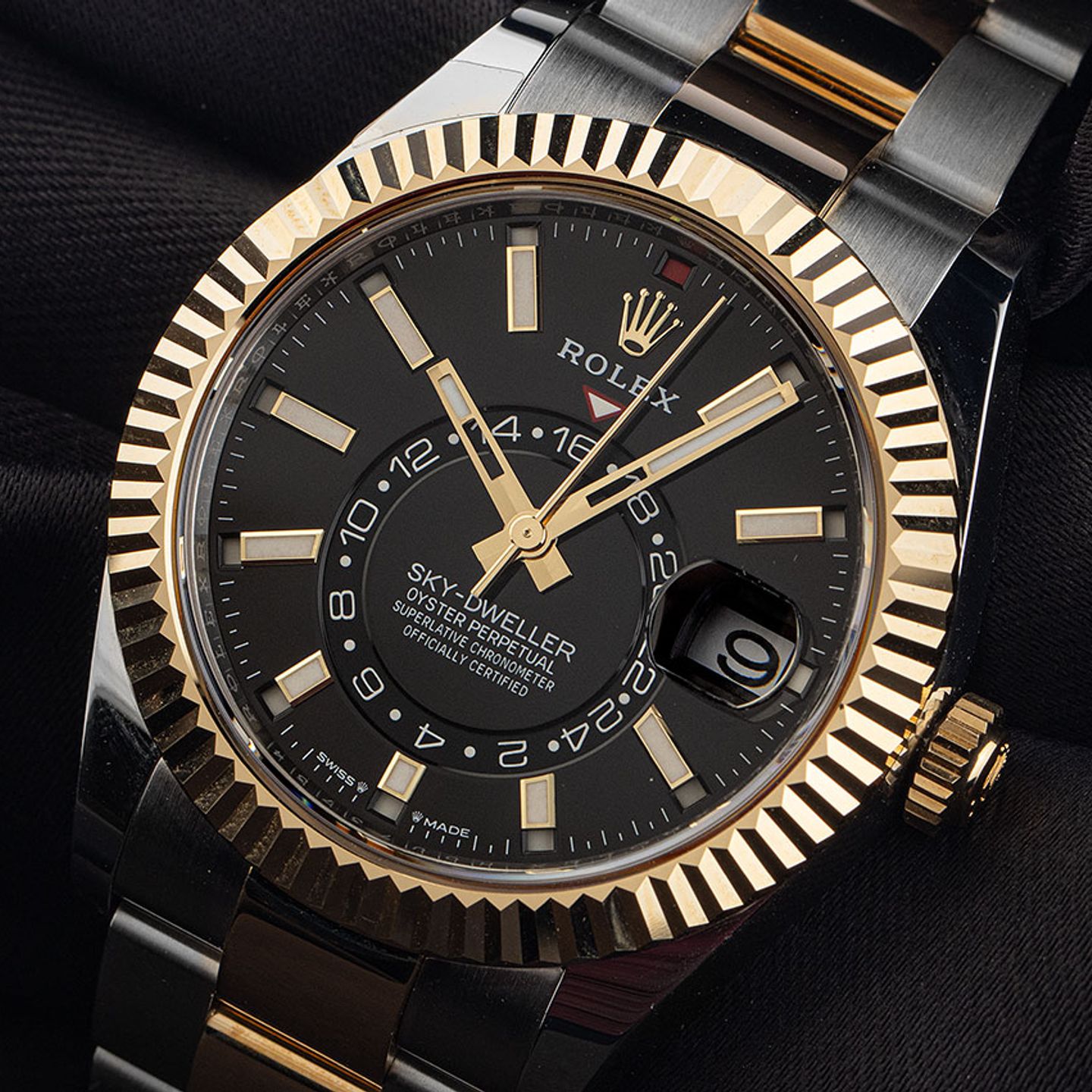 Rolex Sky-Dweller 326933 (2020) - 42mm Goud/Staal (3/8)
