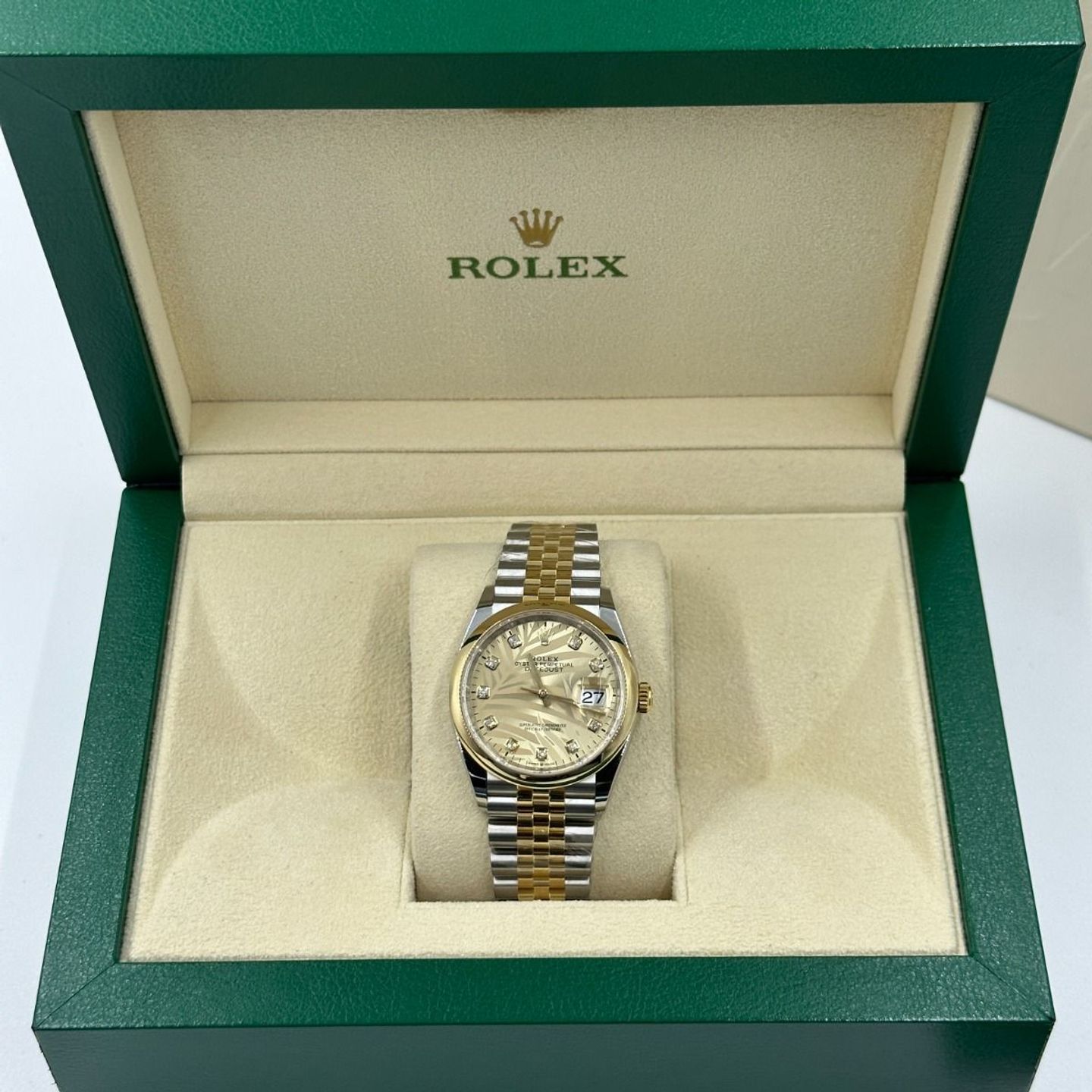 Rolex Datejust 36 126203 (2024) - Gold dial 36 mm Steel case (4/8)