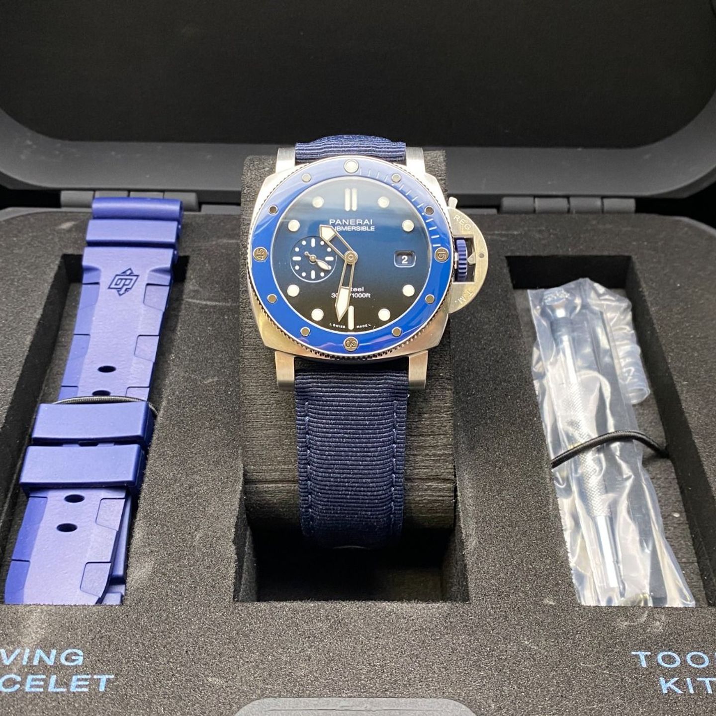 Panerai Luminor Submersible PAM01289 (2022) - Blauw wijzerplaat 44mm Staal (2/8)