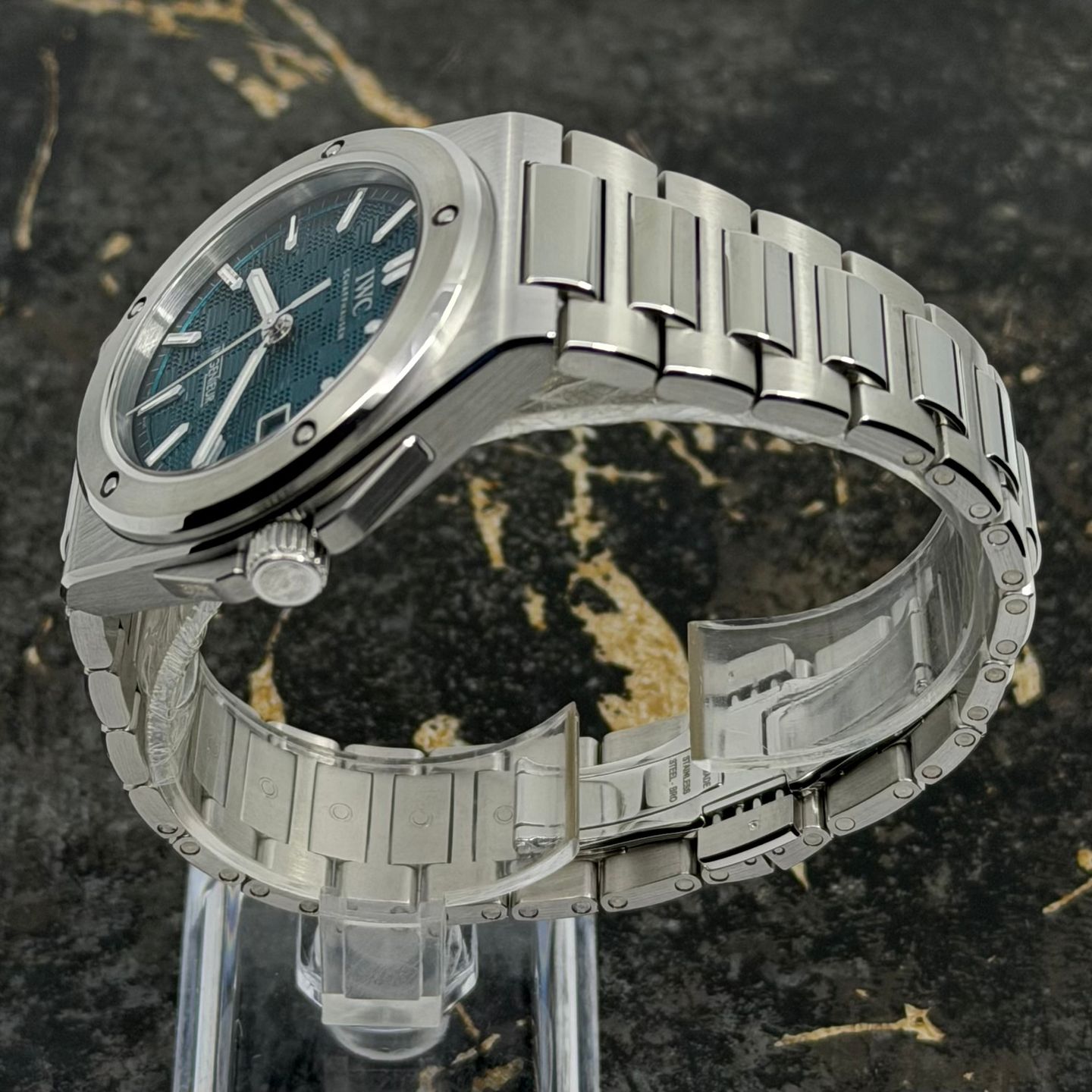 IWC Ingenieur Automatic IW328903 (2026) - Blue dial 40 mm Steel case (7/8)