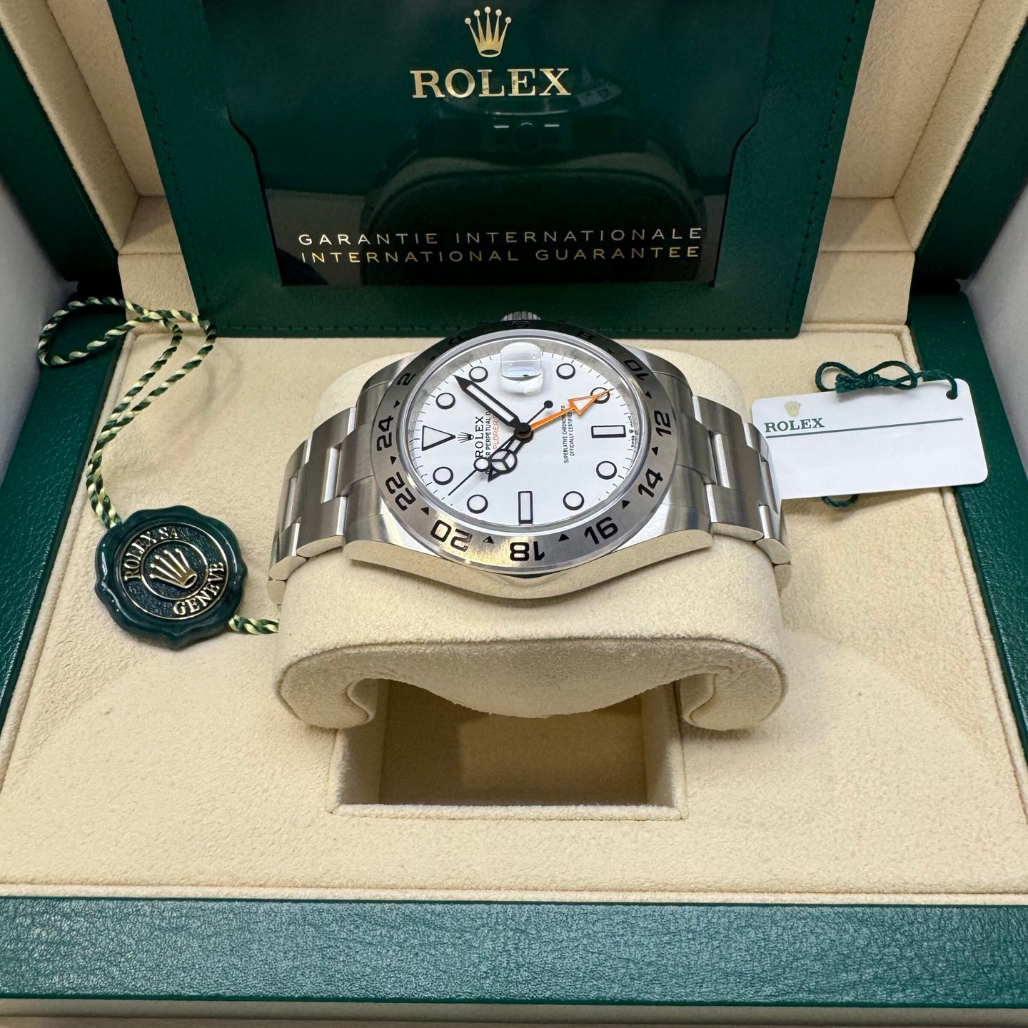 Rolex Explorer II 226570 (2024) - 42 mm Steel case (4/6)