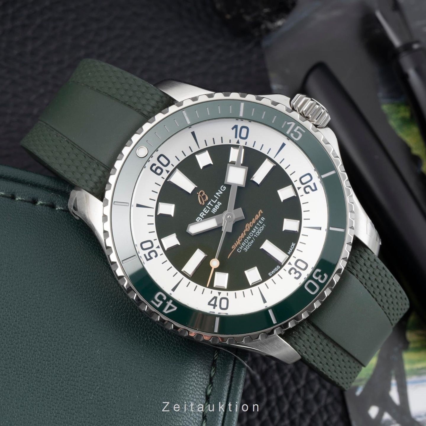Breitling Superocean 44 A17376A31L1S1 (Unknown (random serial)) - Green dial 44 mm Steel case (2/8)