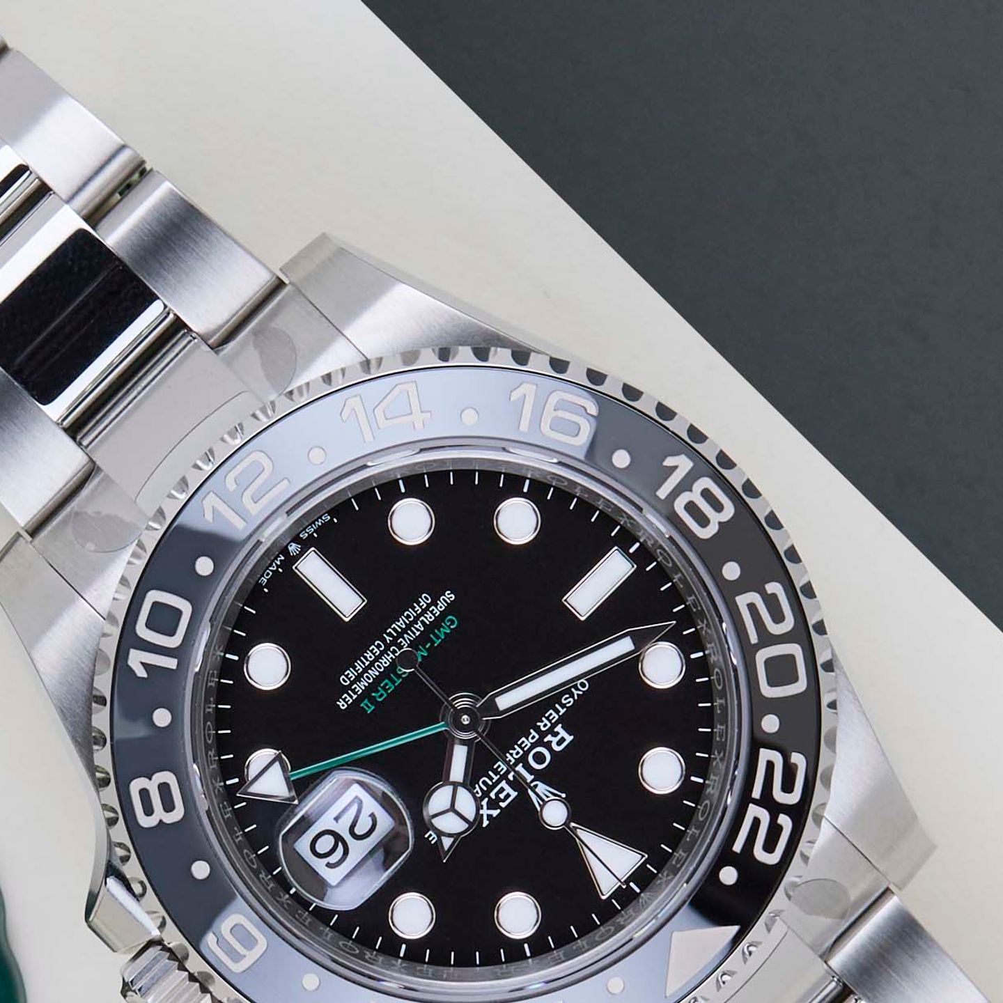 Rolex GMT-Master II 126710GRNR (2026) - Black dial 40 mm Steel case (4/8)