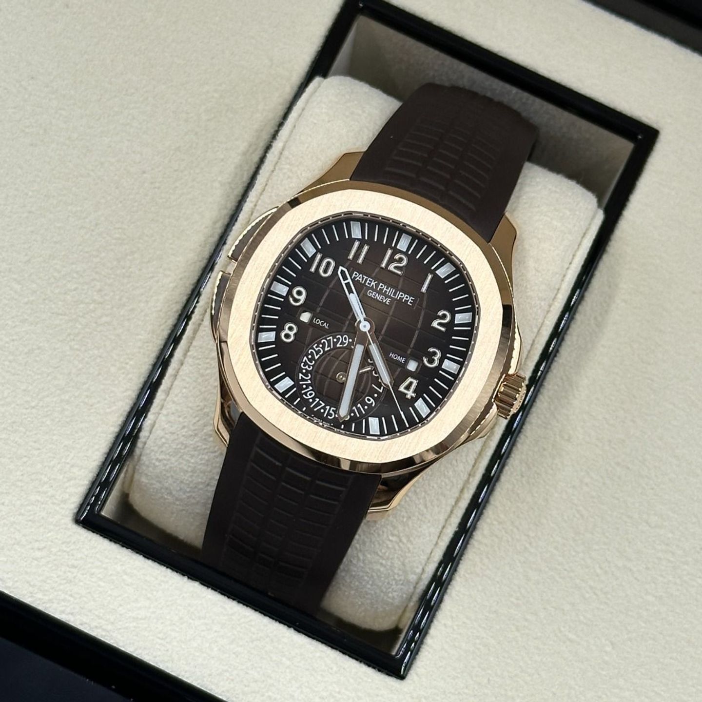 Patek Philippe Aquanaut 5164R-001 (2021) - Brown dial 40 mm Rose Gold case (8/8)