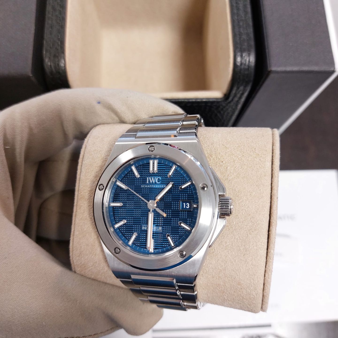 IWC Ingenieur Automatic IW328907 (2025) - Blue dial 40 mm Steel case (3/8)