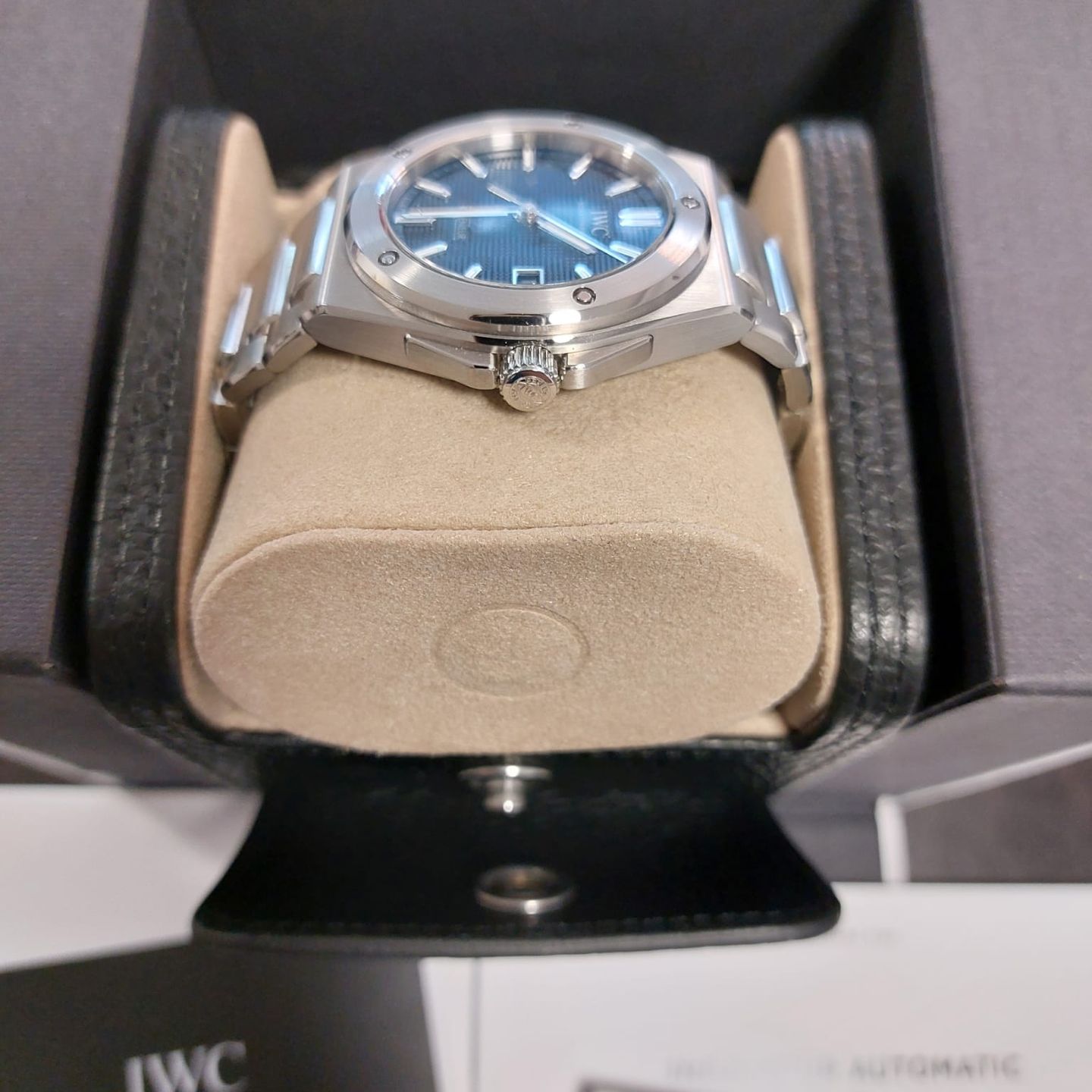 IWC Ingenieur Automatic IW328907 (2025) - Blue dial 40 mm Steel case (8/8)