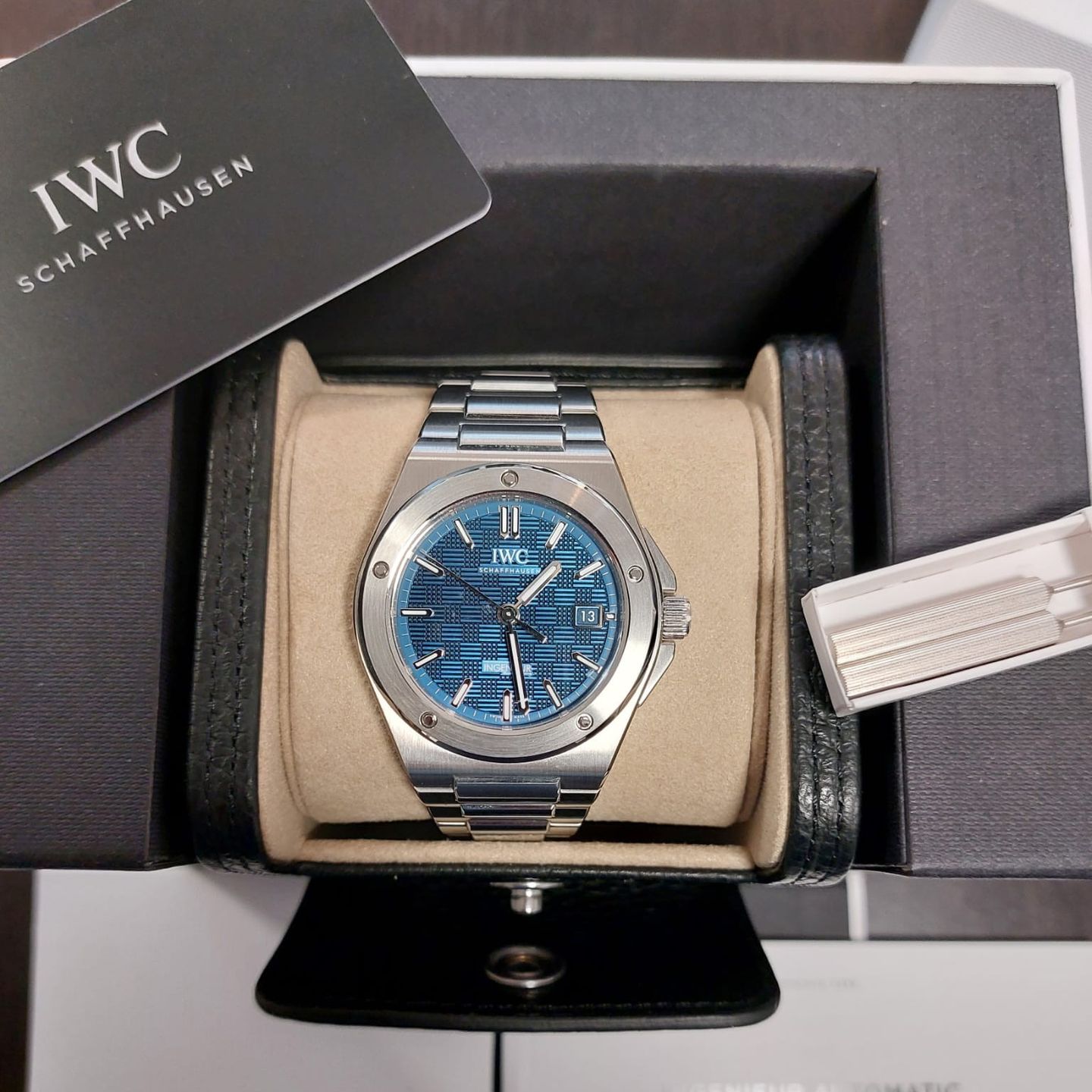 IWC Ingenieur Automatic IW328907 (2025) - Blue dial 40 mm Steel case (2/8)