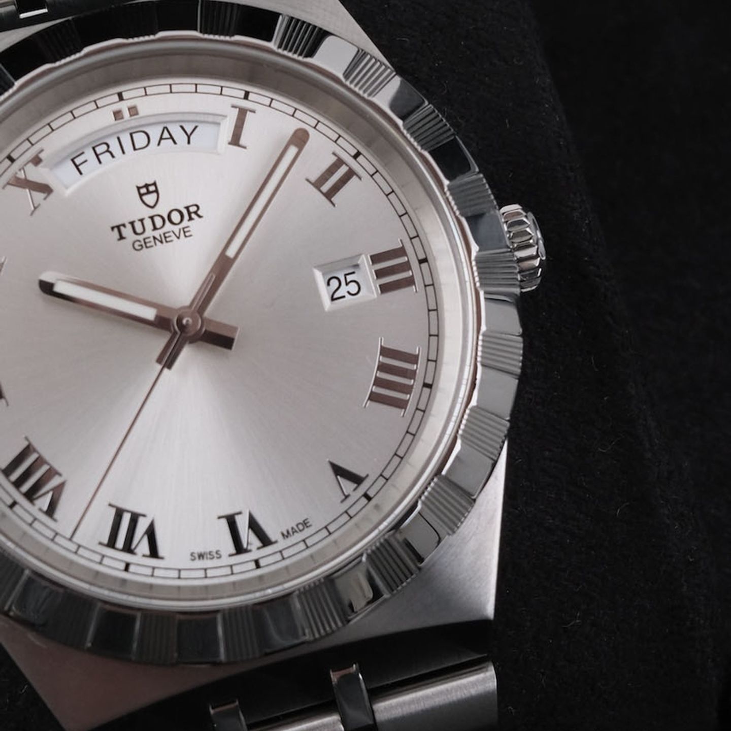 Tudor Royal 28600 (2022) - Silver dial 41 mm Steel case (4/8)