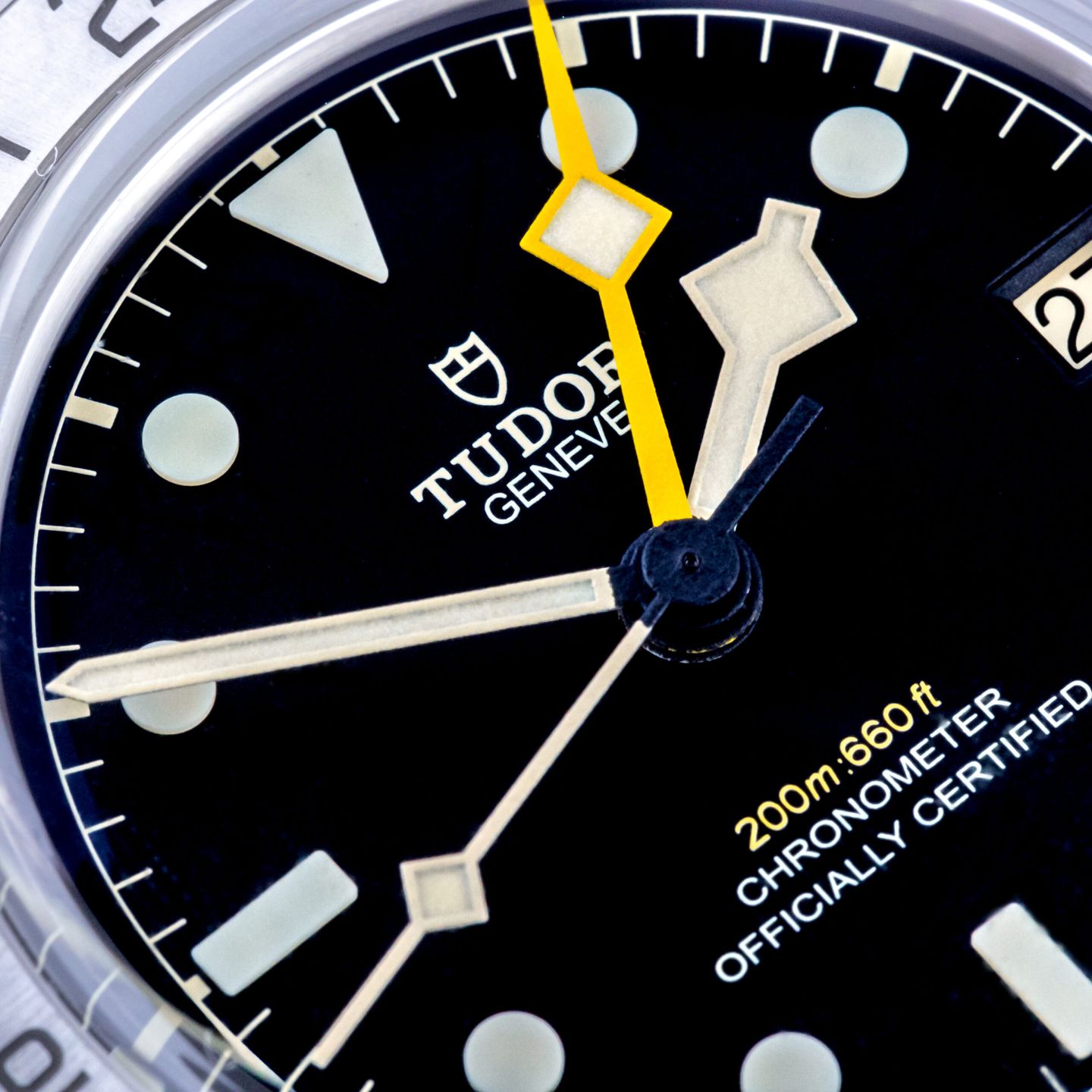 Tudor Black Bay 79470 (2023) - Black dial 39 mm Steel case (2/8)