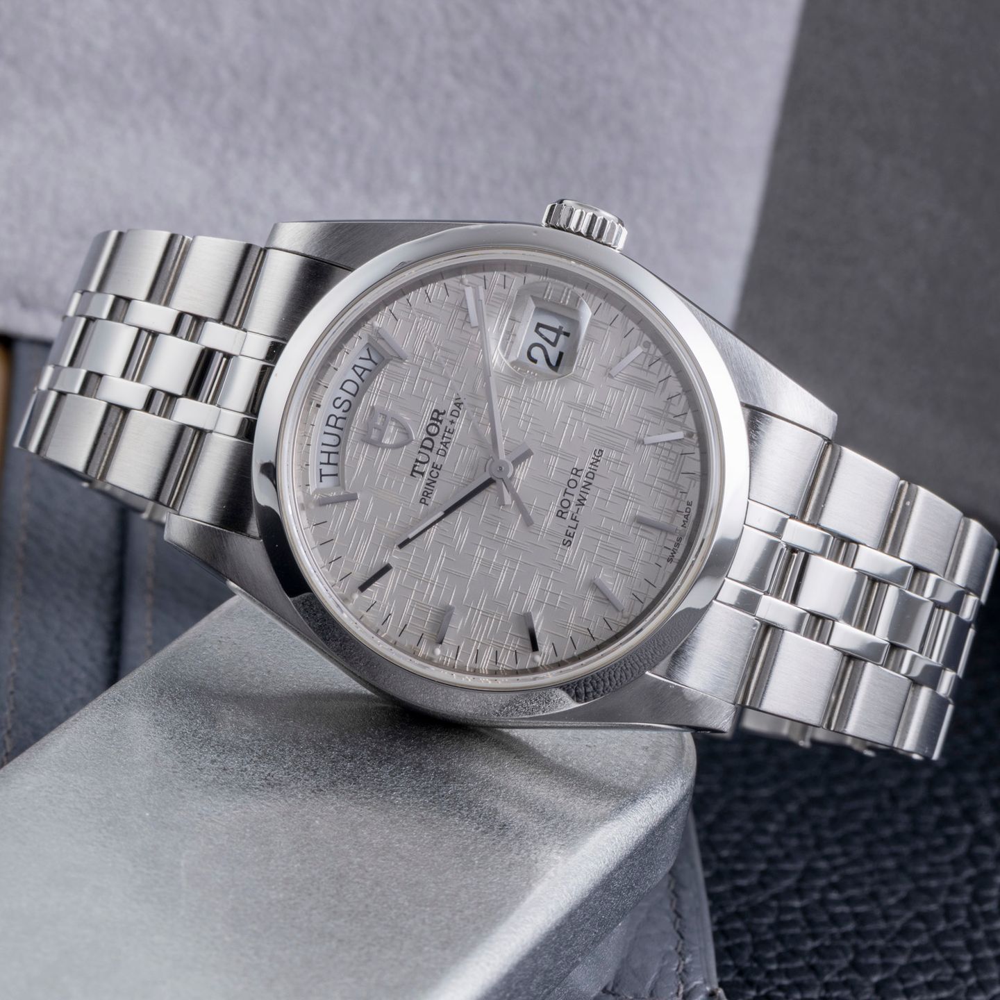 Tudor Prince Date 76200 - (2/8)